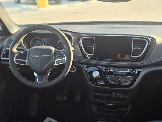 New 2026 Chrysler Pacifica Select AWD/4WD image 2