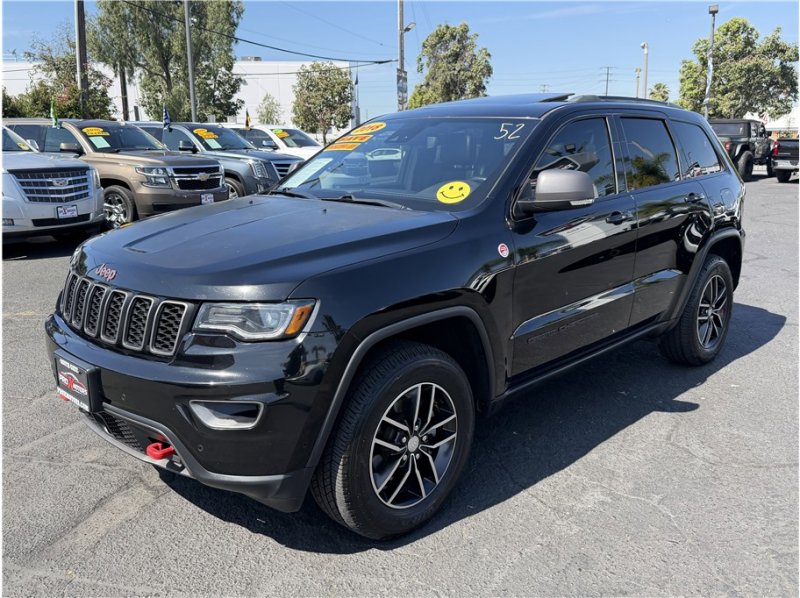 Used 2018 Jeep Grand Cherokee Trailhawk w/ Trailhawk Luxury Group image 3