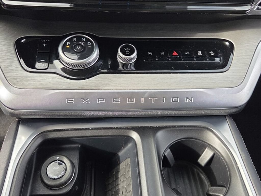 Used 2025 Ford Expedition Platinum AWD/4WD image 23