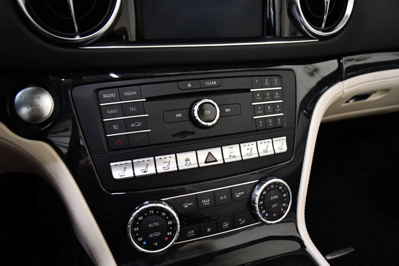 Used 2017 Mercedes-Benz SL 550 SL 550 2dr Convertible image 18