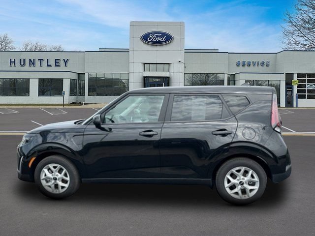 Used 2025 Kia Soul LX w/ LX Technology Package FWD image 6