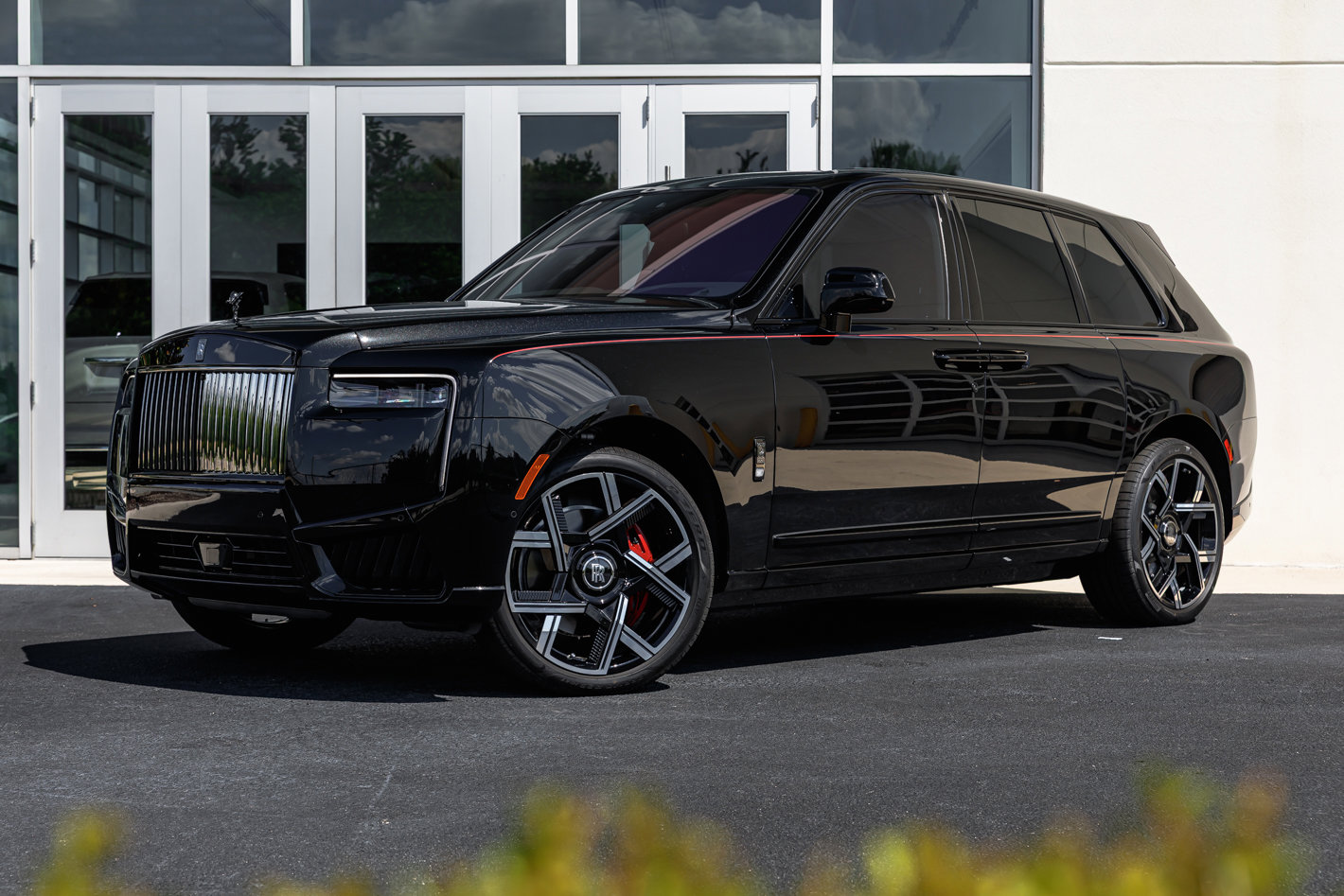 Used 2025 Rolls-Royce Cullinan Black Badge image 1