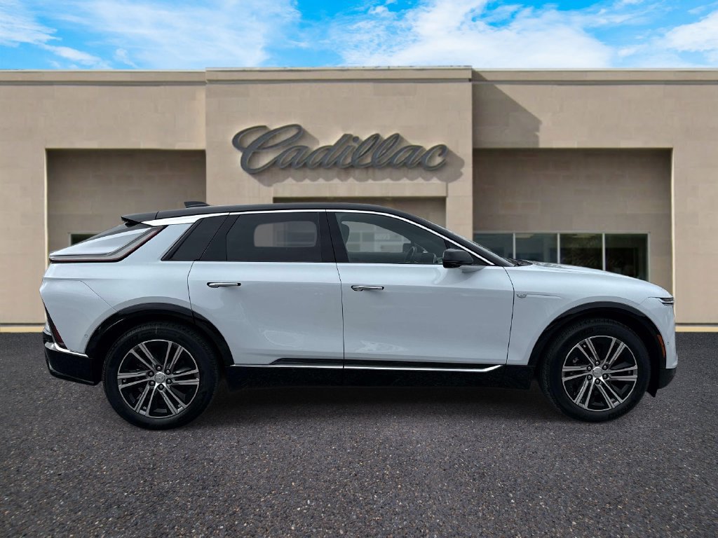 New 2027 Cadillac Lyriq Luxury RWD image 2