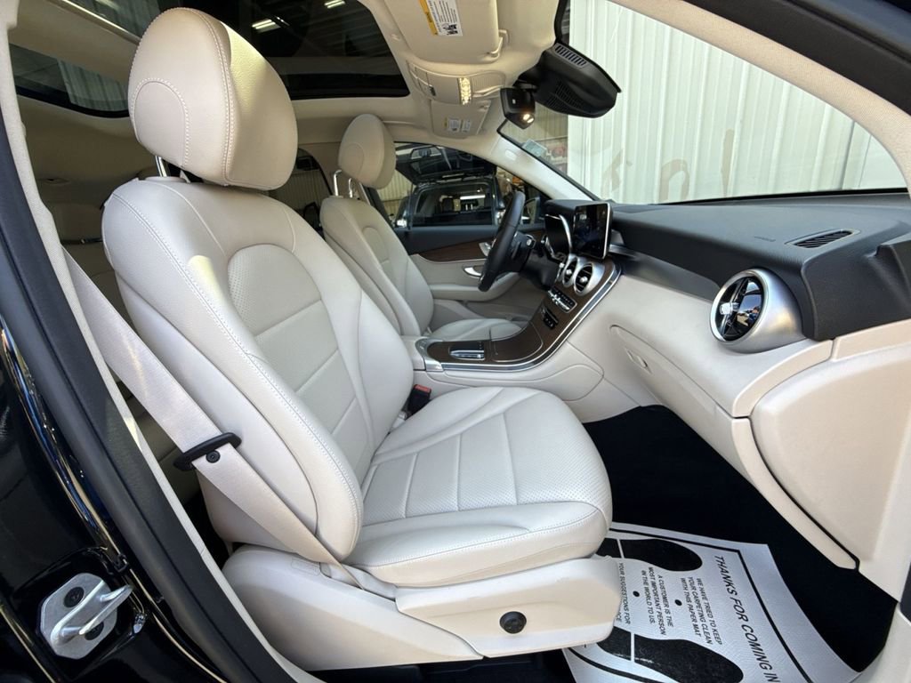 Used 2022 Mercedes-Benz GLC 300 4MATIC image 28