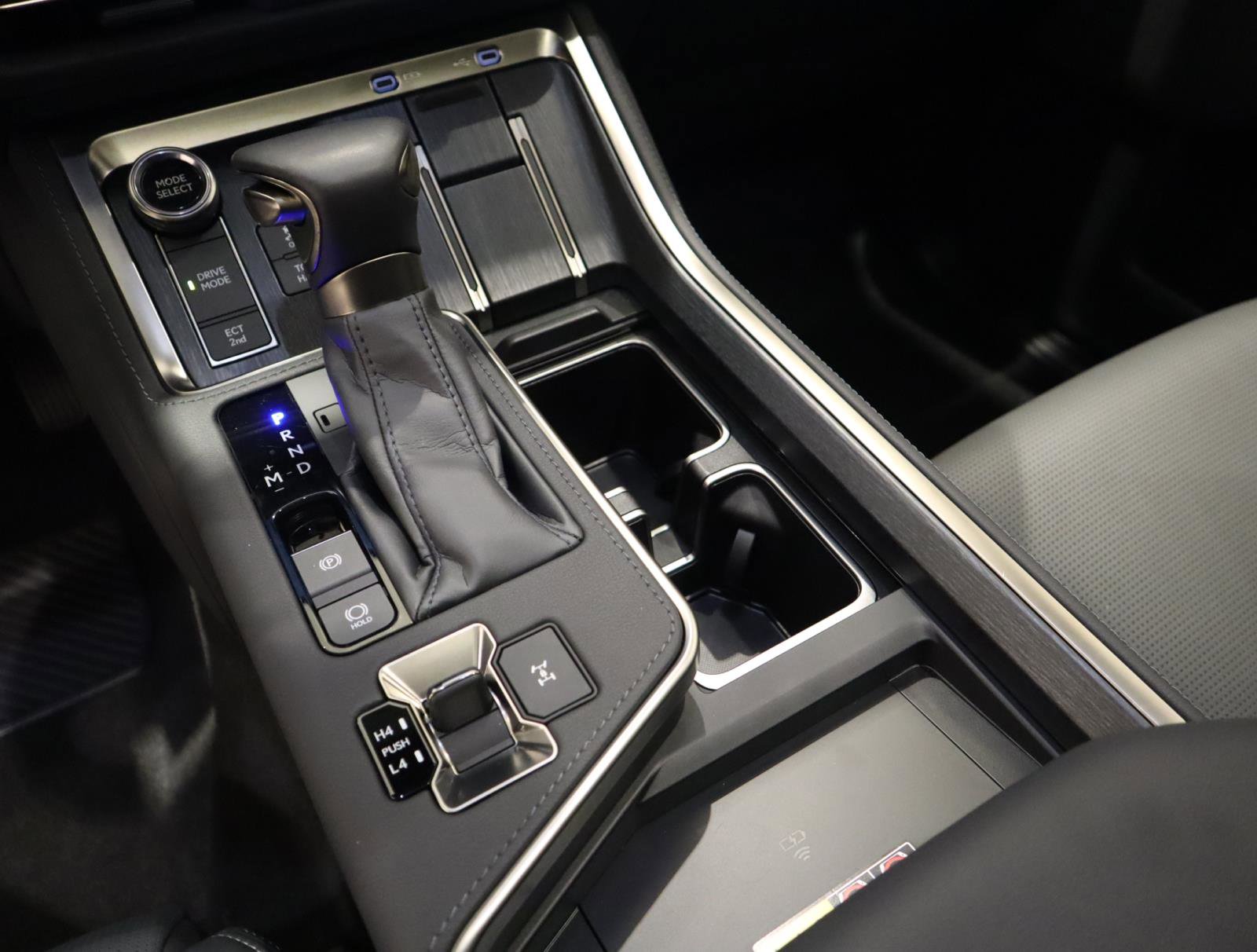 Used 2024 Lexus GX 550 w/ Accessory Package (Z1) image 33