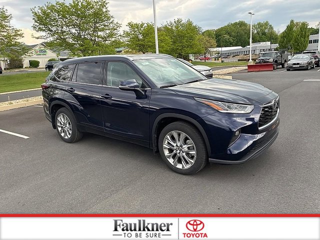 Certified 2025 Toyota Highlander Limited AWD/4WD image 3