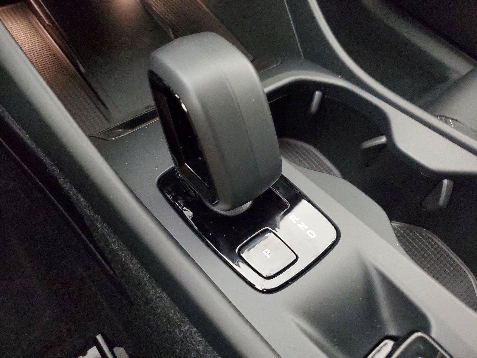 New 2026 Volvo XC40 B4 Core w/ Protection Package Premier FWD image 32