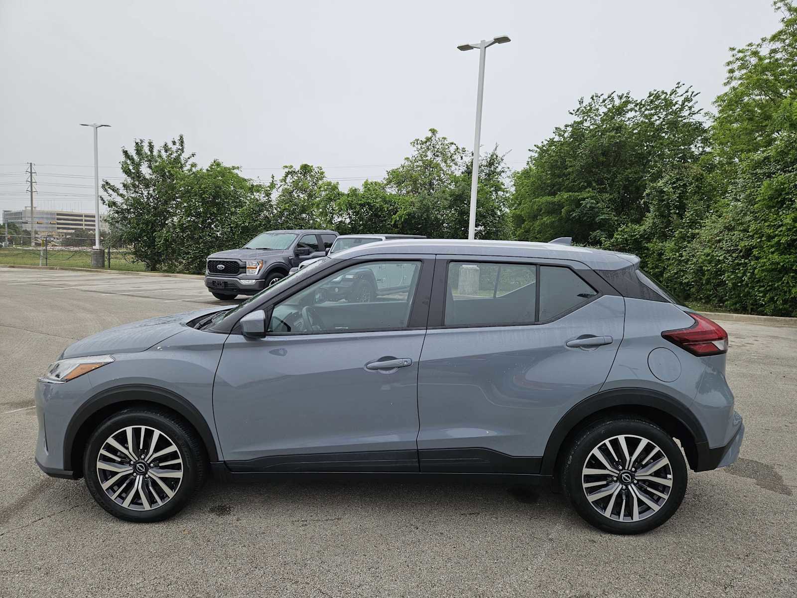 Used 2022 Nissan Kicks SV FWD image 4