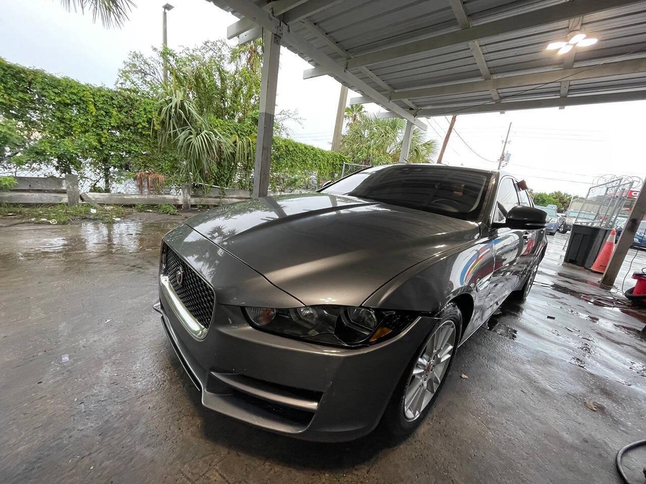 Used 2018 Jaguar XE Premium RWD image 5