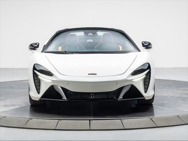 Used 2025 McLaren Artura image 8