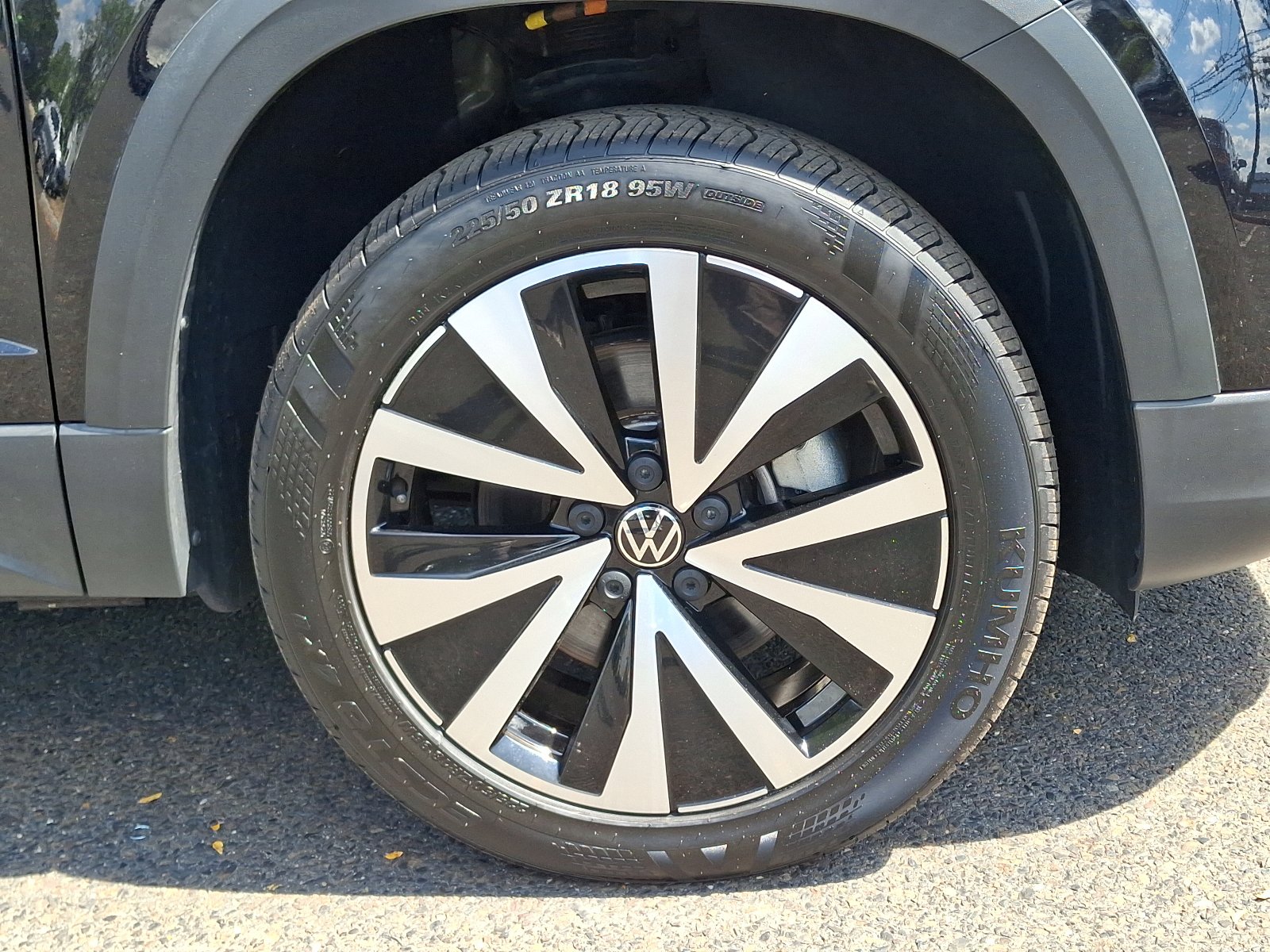 Used 2022 Volkswagen Taos SE w/ Driver Assistance Package AWD/4WD image 8