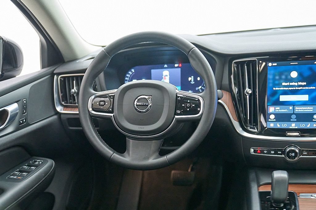 Certified 2024 Volvo S60 B5 Plus AWD/4WD image 24