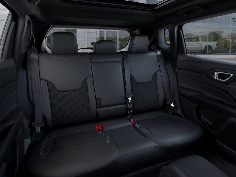 New 2025 Jeep Compass Latitude w/ Sun & Sound Group image 15