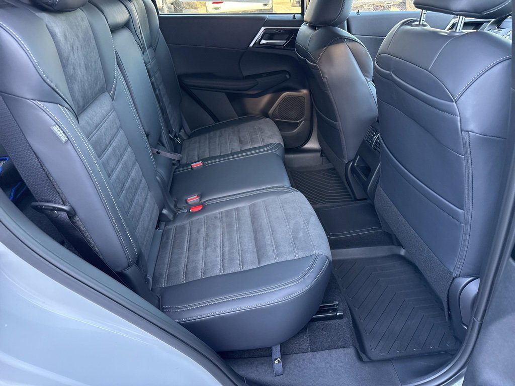 New 2025 Mitsubishi Outlander SE image 25