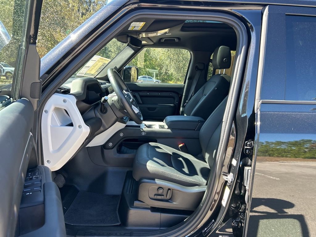 Used 2025 Land Rover Defender 110 S image 15