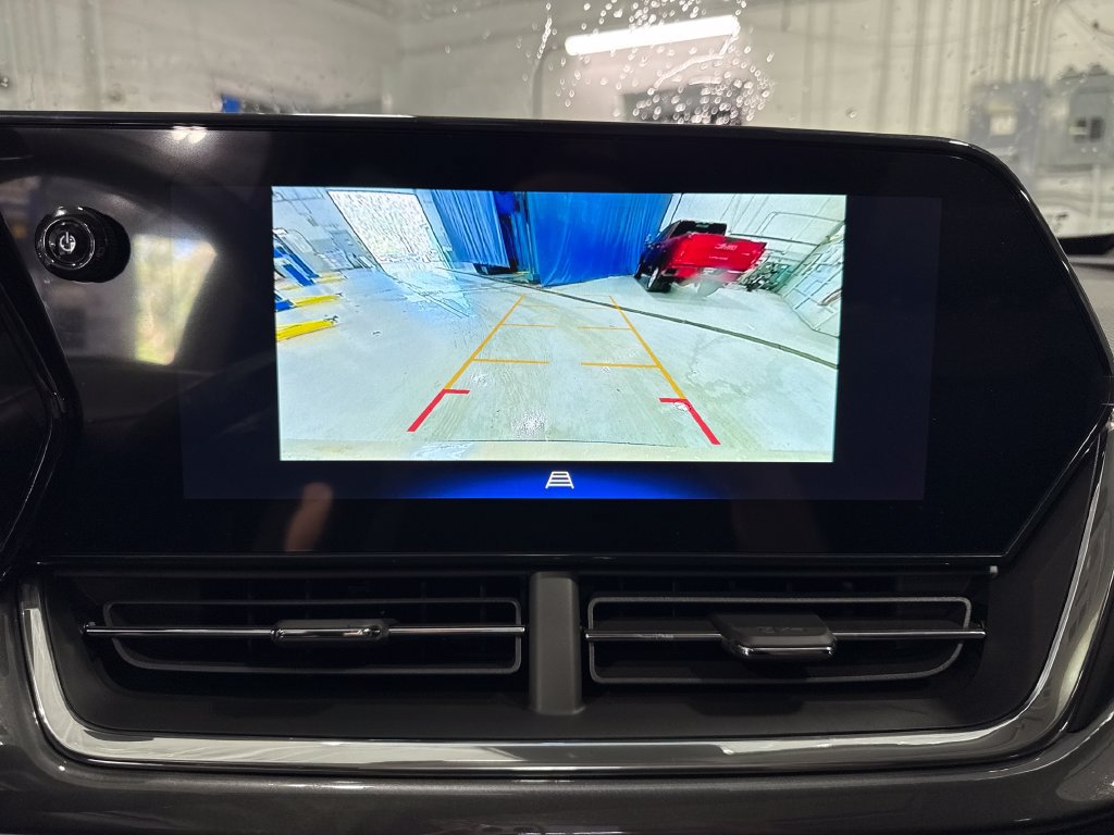 New 2026 Chevrolet Trax ACTIV w/ Sunroof Package FWD image 13