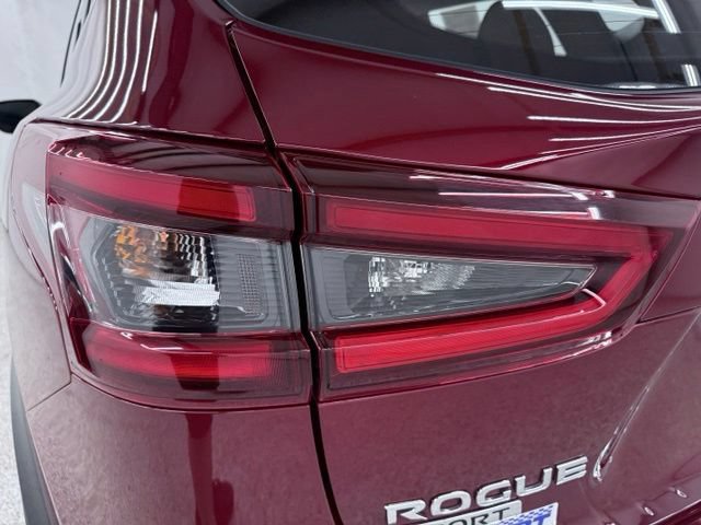 Used 2021 Nissan Rogue Sport SV FWD image 8