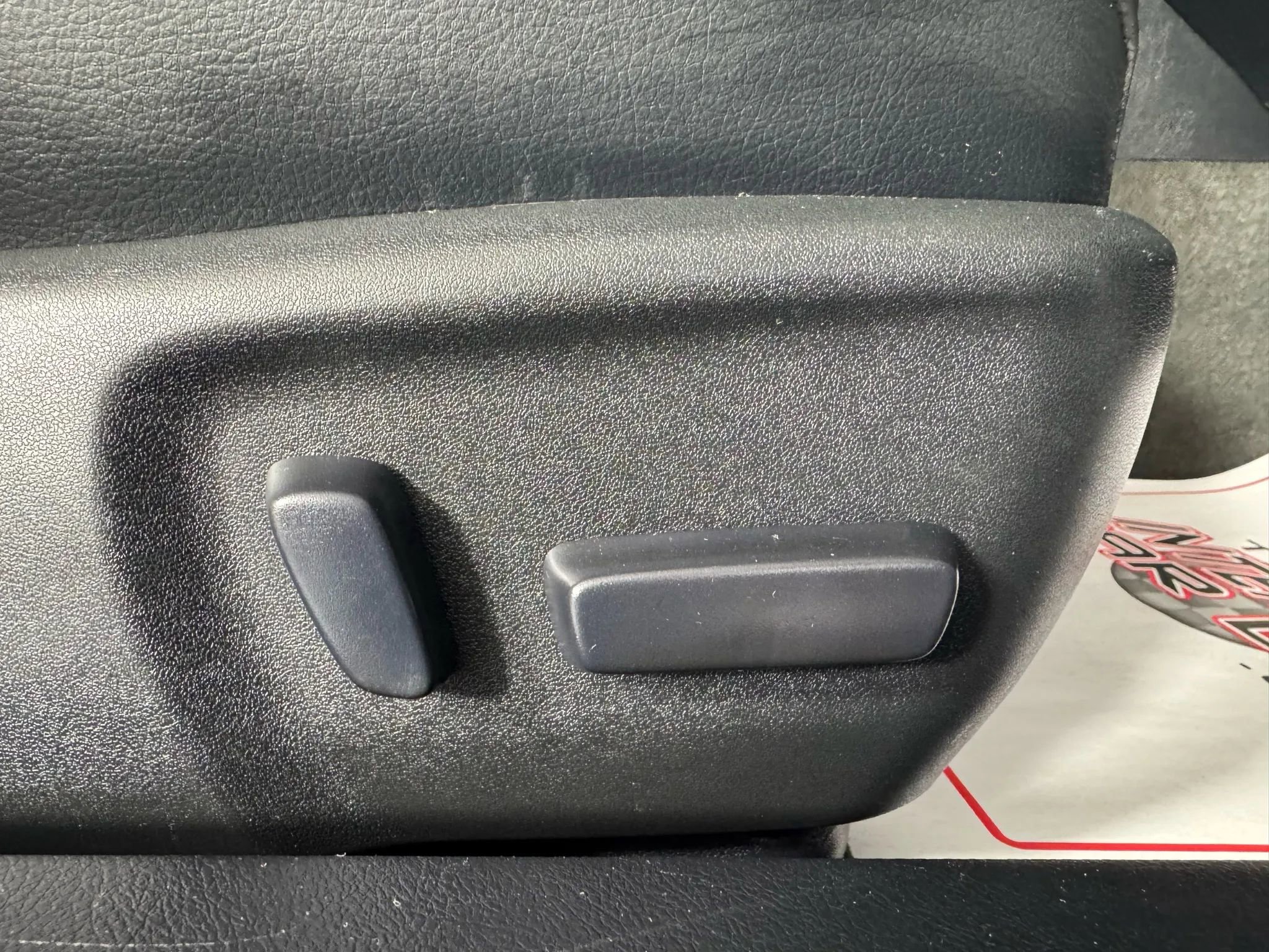 Used 2013 Toyota Avalon Limited image 36