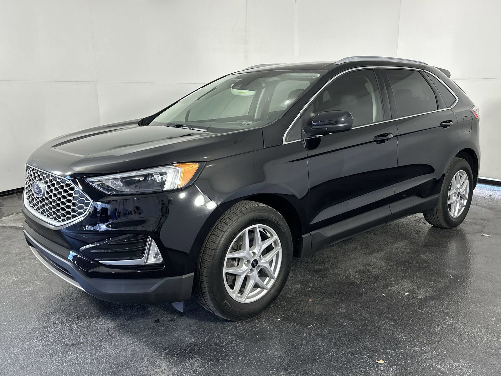 Used 2024 Ford Edge SEL w/ Convenience Package AWD/4WD image 4