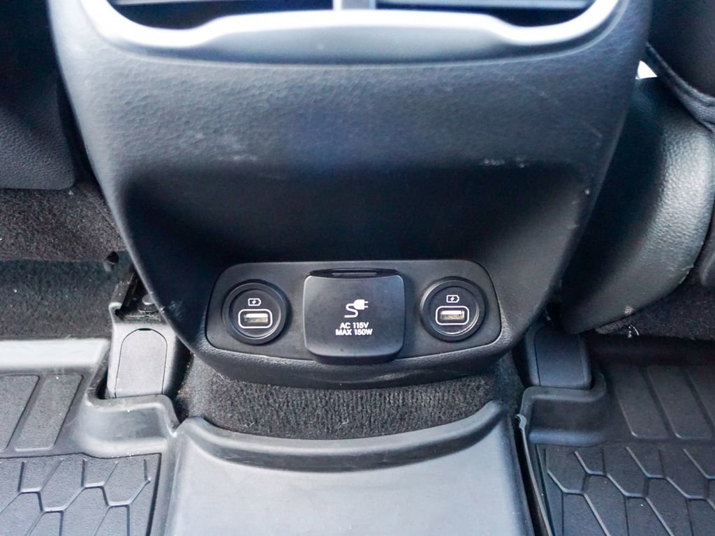 Used 2023 Hyundai Santa Fe Limited image 17