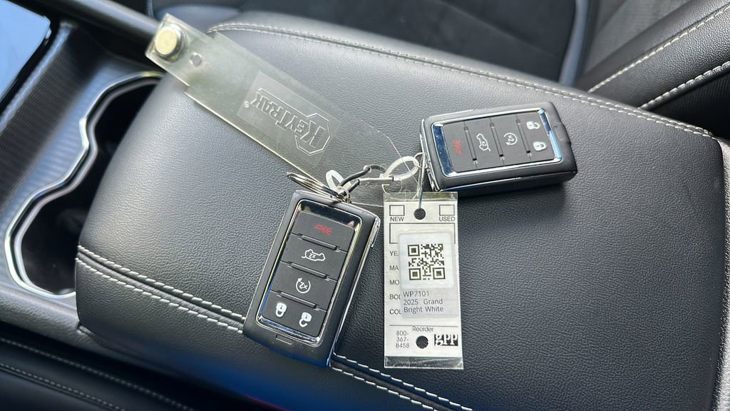 Used 2025 Jeep Grand Cherokee L Altitude image 26