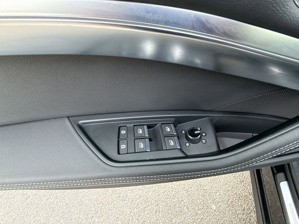 Used 2023 Audi e-tron Premium image 15