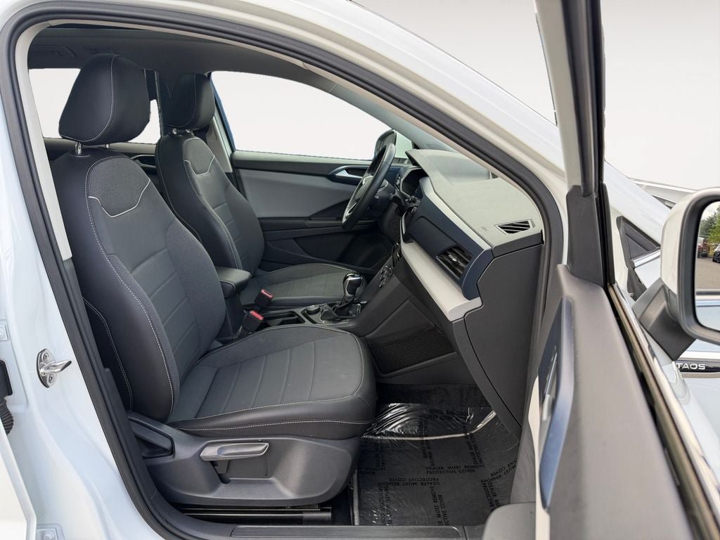 Used 2023 Volkswagen Taos SE w/ Panoramic Sunroof Package AWD/4WD image 24