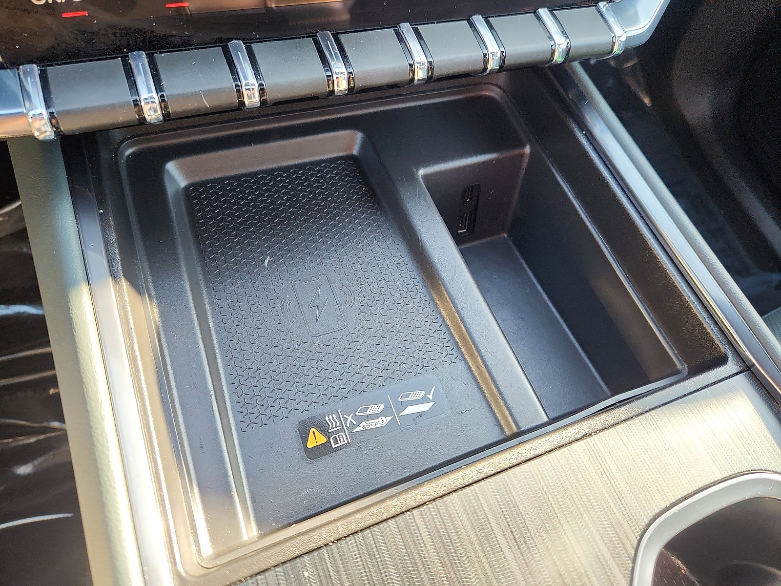 Used 2025 GMC Acadia AT4 image 26