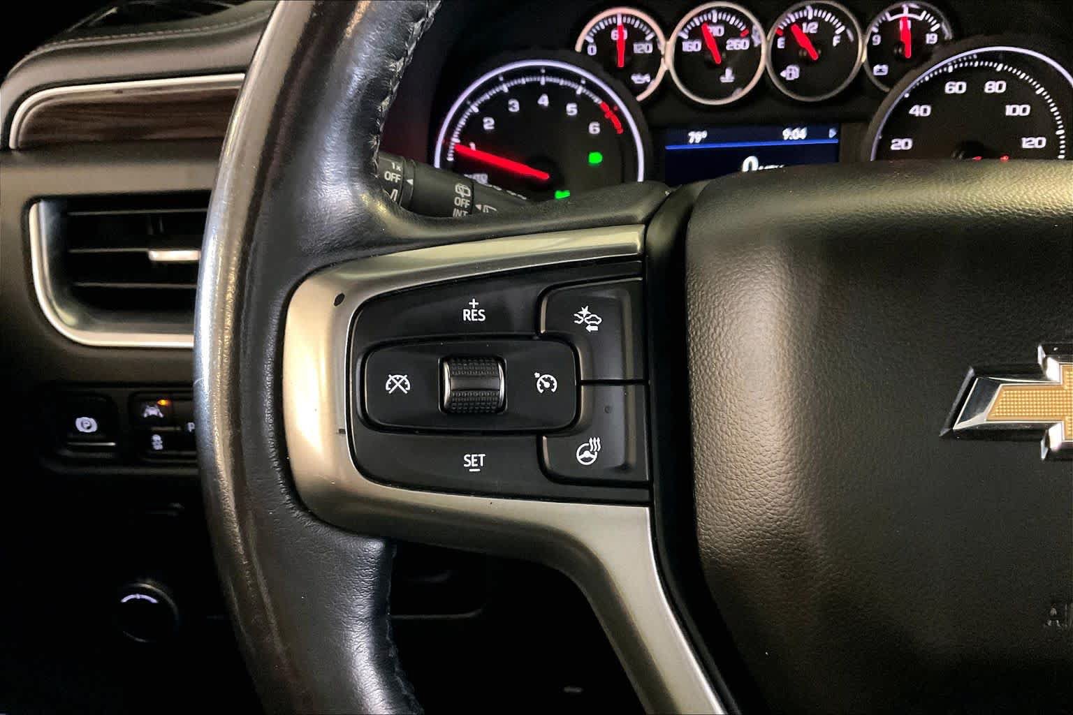 Used 2021 Chevrolet Suburban LT w/ Luxury Package RWD image 21