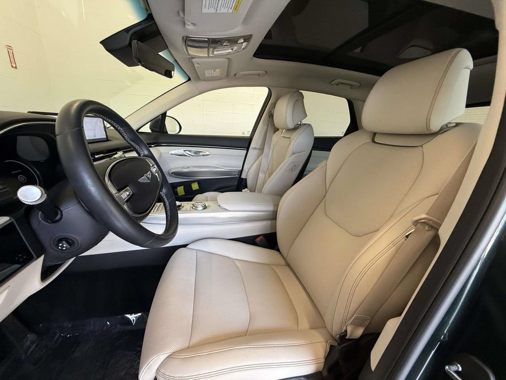Used 2022 Genesis GV70 2.5T w/ Select Package AWD/4WD image 2