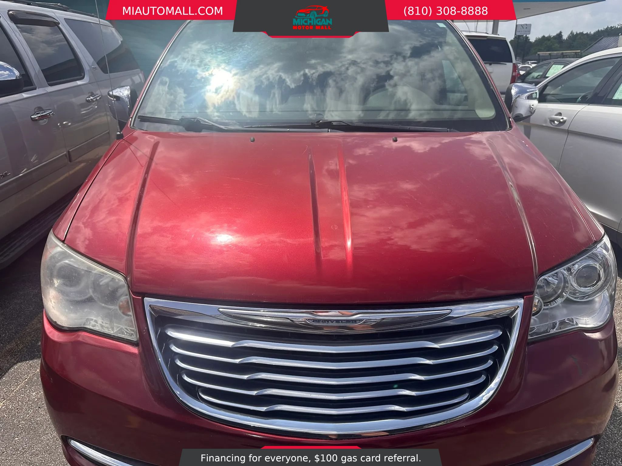 Used 2012 Chrysler Town & Country Limited w/ Luxury Group FWD image 2