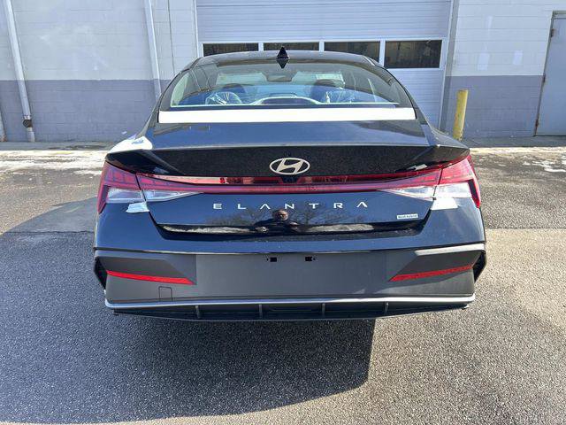 New 2026 Hyundai Elantra Blue image 4