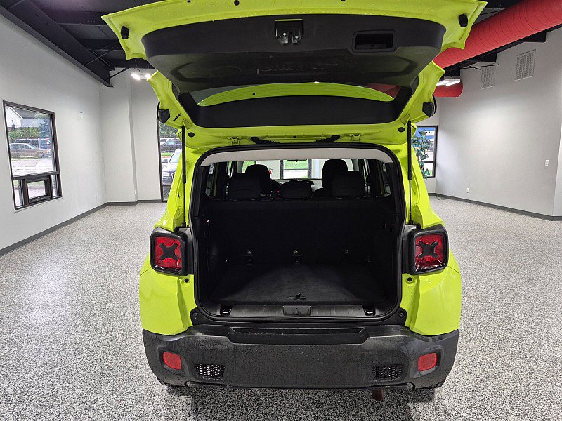 Used 2018 Jeep Renegade Altitude AWD/4WD image 5