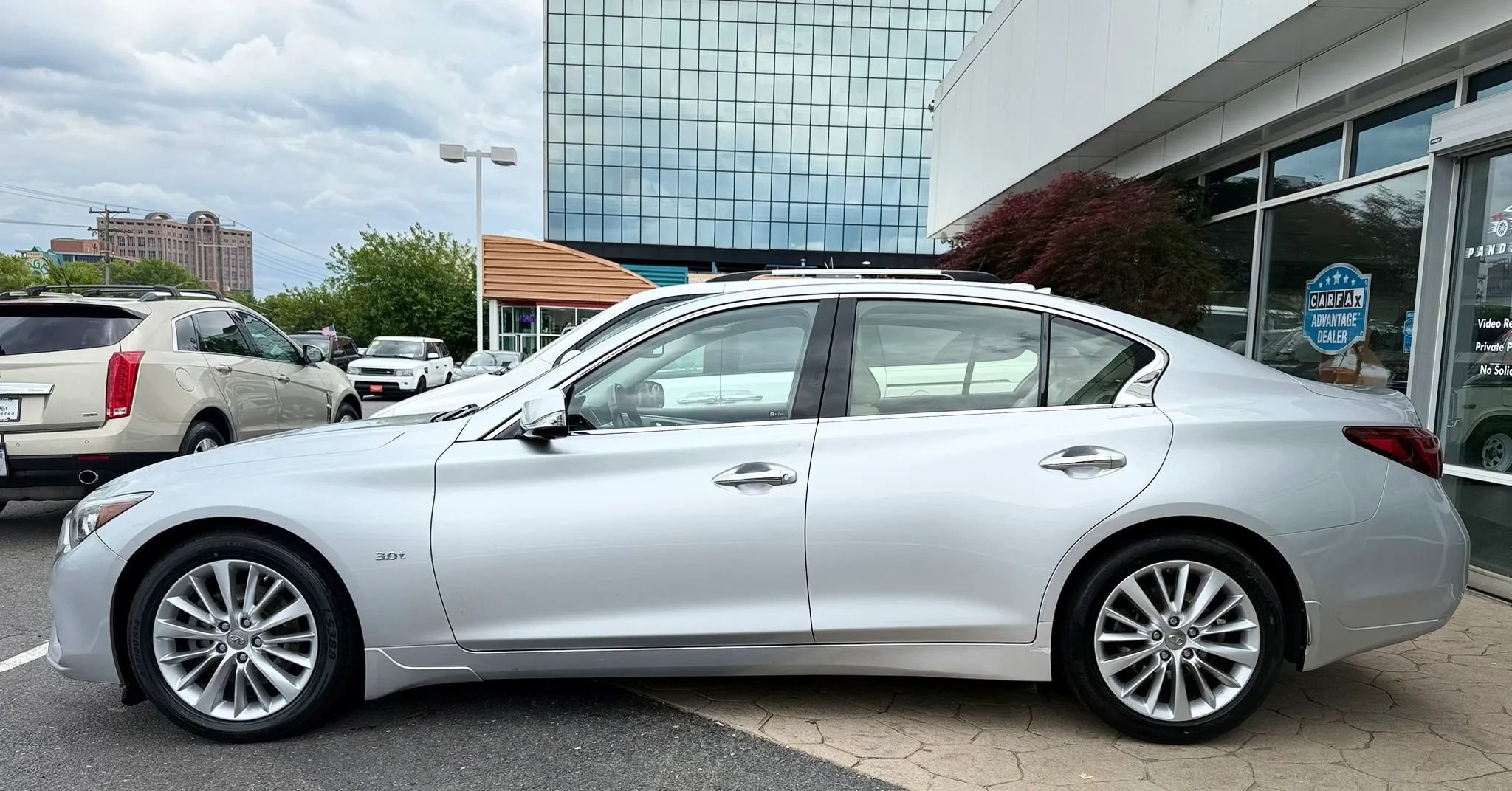 Used 2019 INFINITI Q50 Luxe w/ Essential Package (3.0T Luxe) AWD/4WD image 4