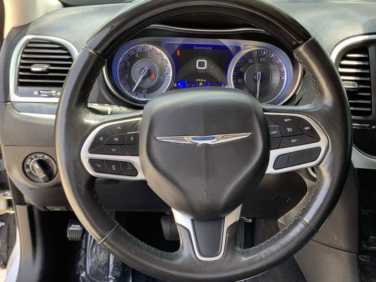 Used 2020 Chrysler 300 Limited image 17