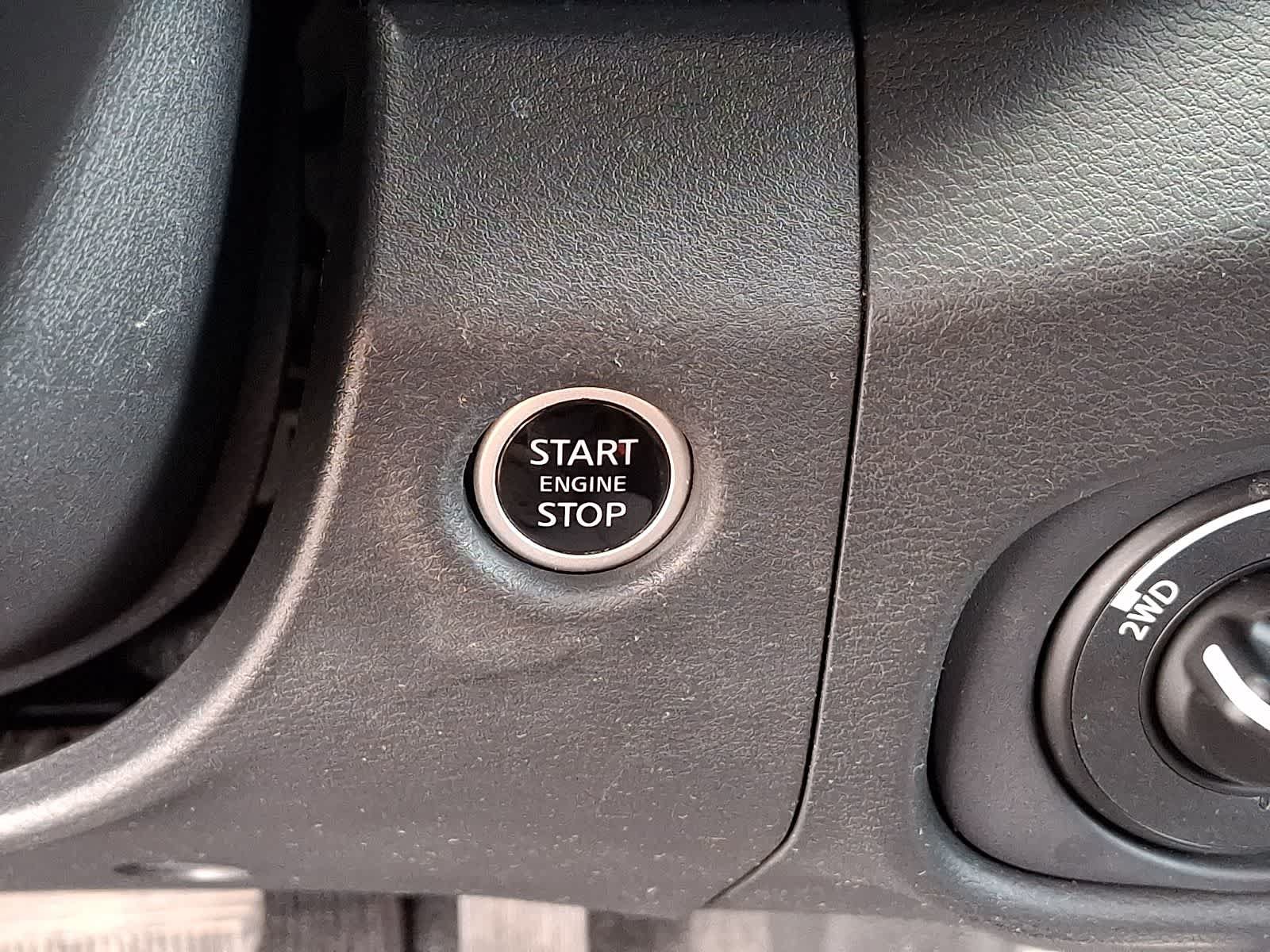 Used 2024 Nissan Frontier SV AWD/4WD image 23