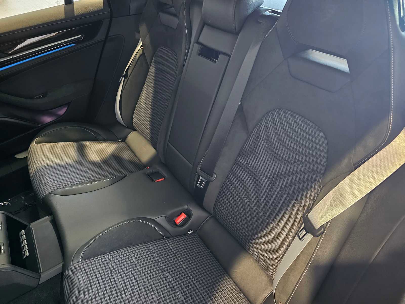 New 2024 Porsche Panamera 4 AWD/4WD image 18