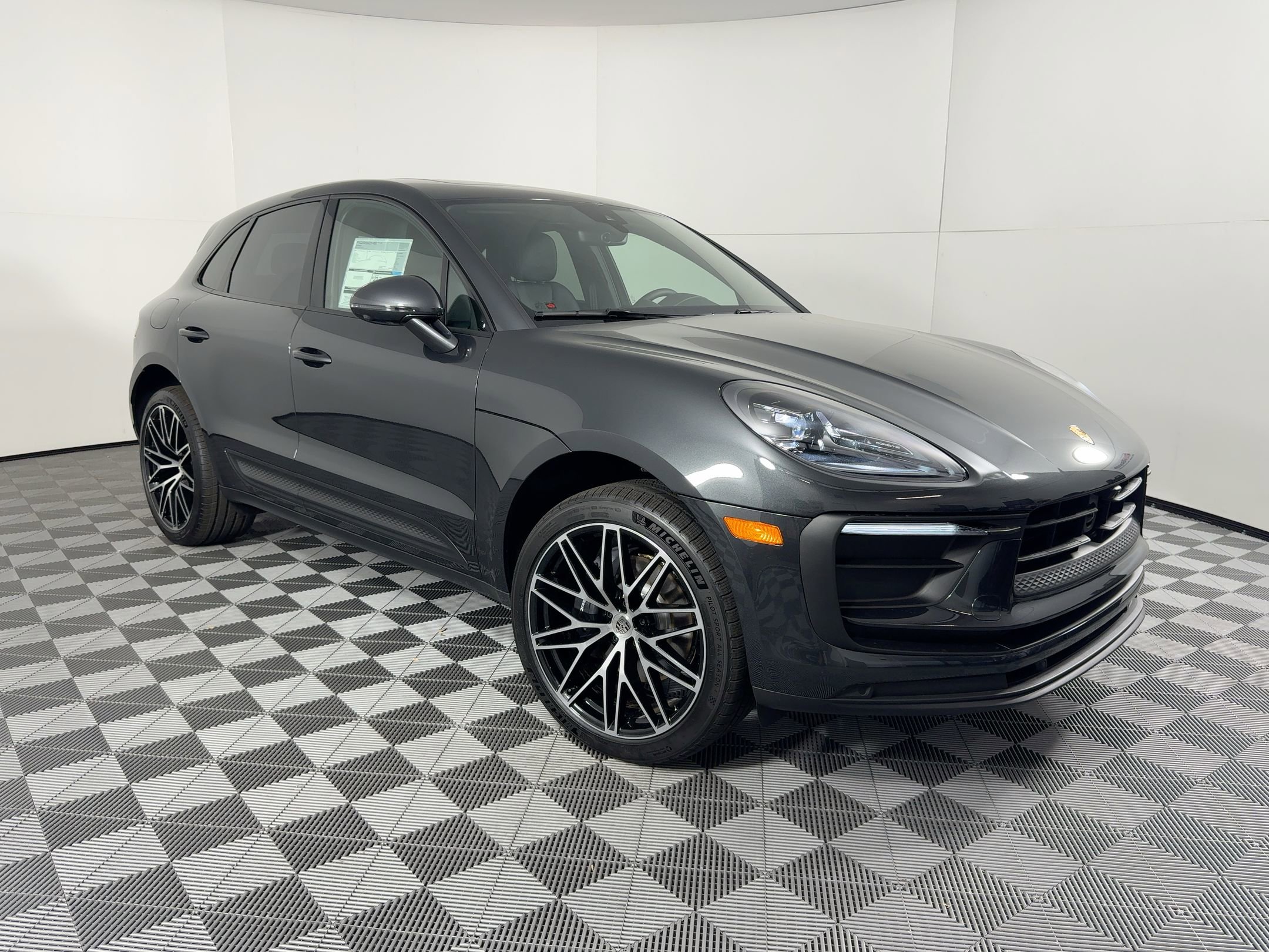 Certified 2026 Porsche Macan AWD/4WD image 7