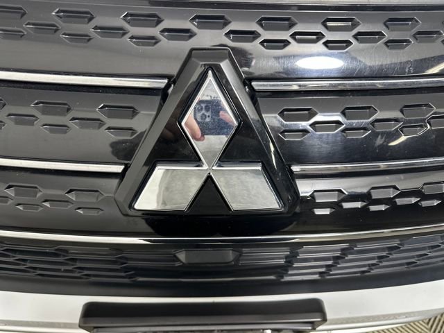 Used 2024 Mitsubishi Outlander SE image 9