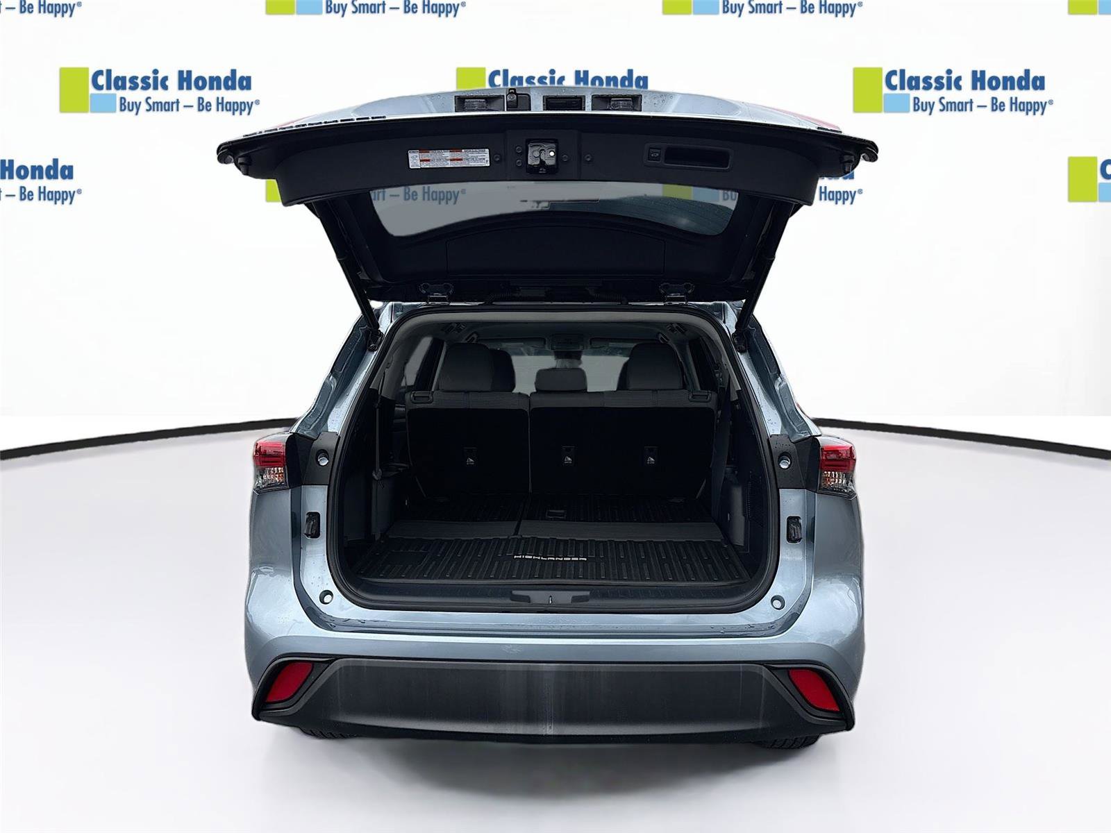 Used 2021 Toyota Highlander LE image 28