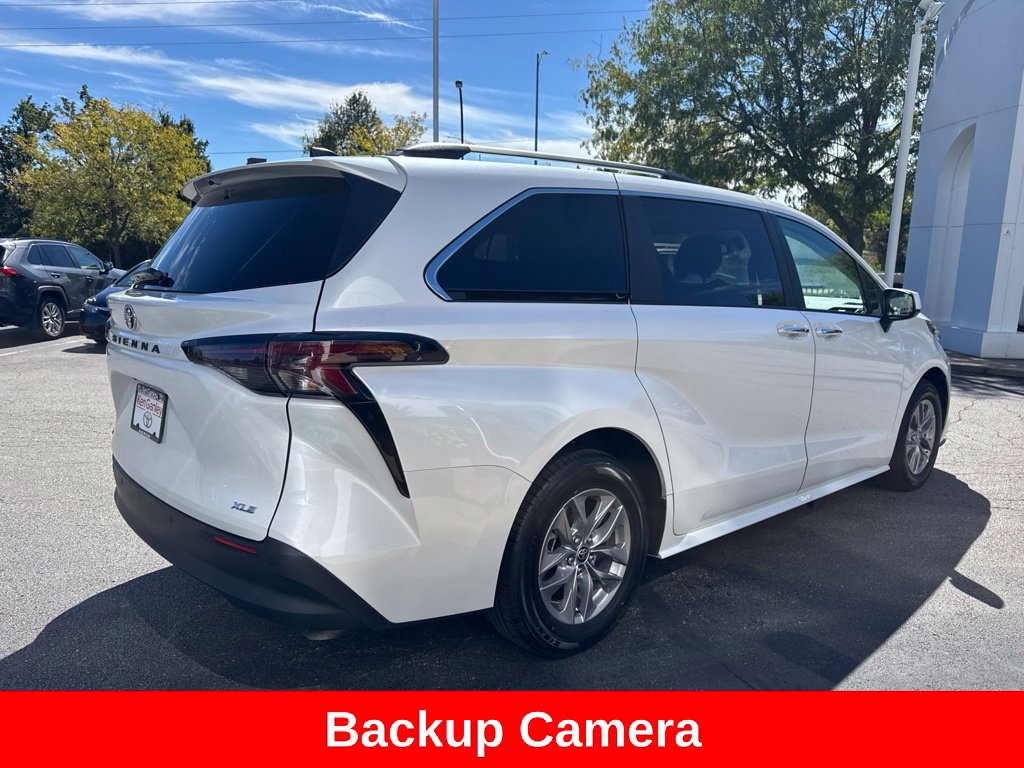 Certified 2026 Toyota Sienna XLE FWD image 8