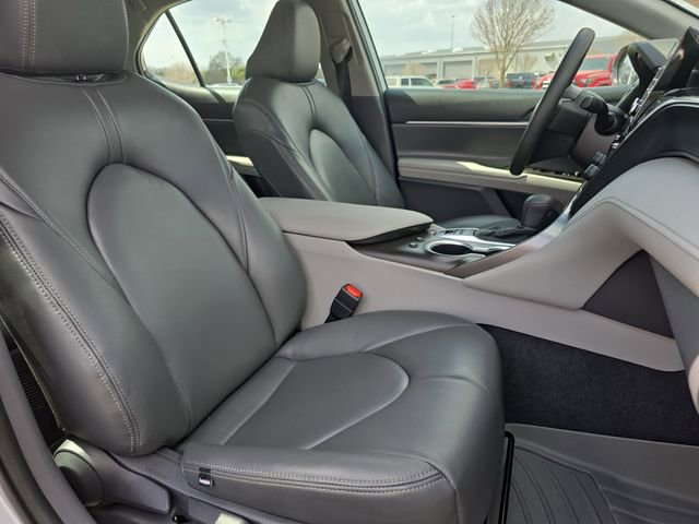 Used 2021 Toyota Camry LE image 10