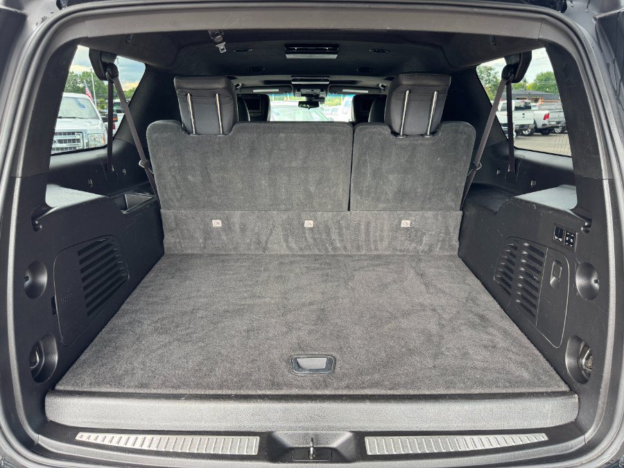 Used 2017 Cadillac Escalade ESV Platinum AWD/4WD image 18