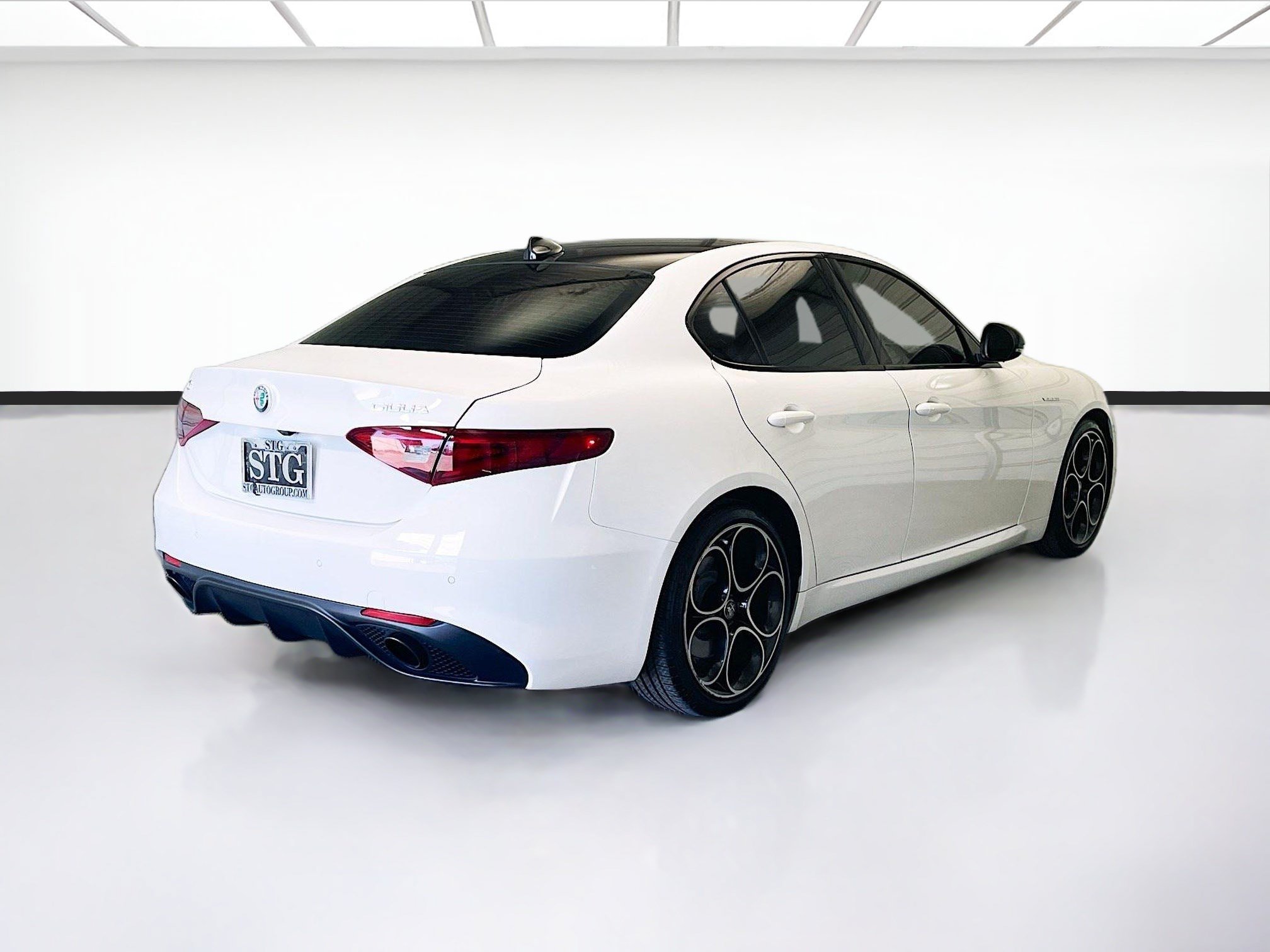 Used 2023 Alfa Romeo Giulia Veloce RWD image 4