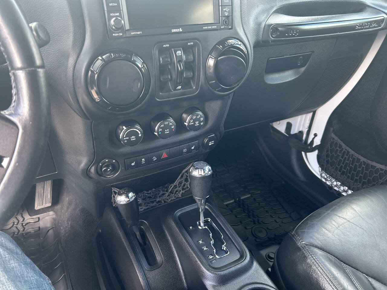 Used 2017 Jeep Wrangler Unlimited Sahara AWD/4WD image 8