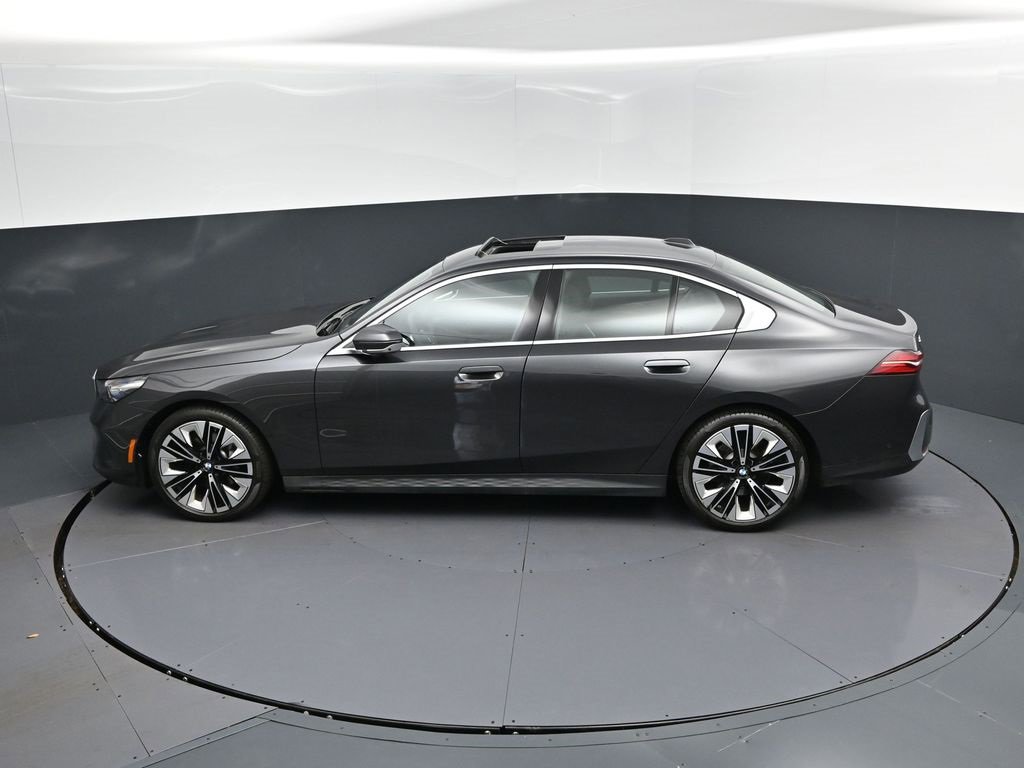 Certified 2024 BMW 530i xDrive image 32