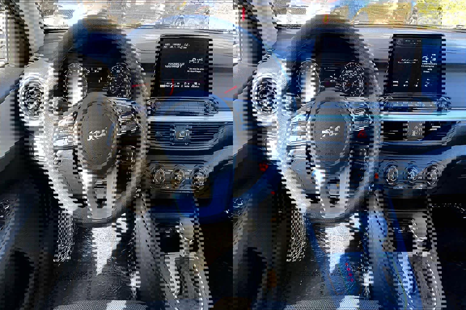 Used 2023 Kia Forte LXS w/ LXS Technology Package image 5