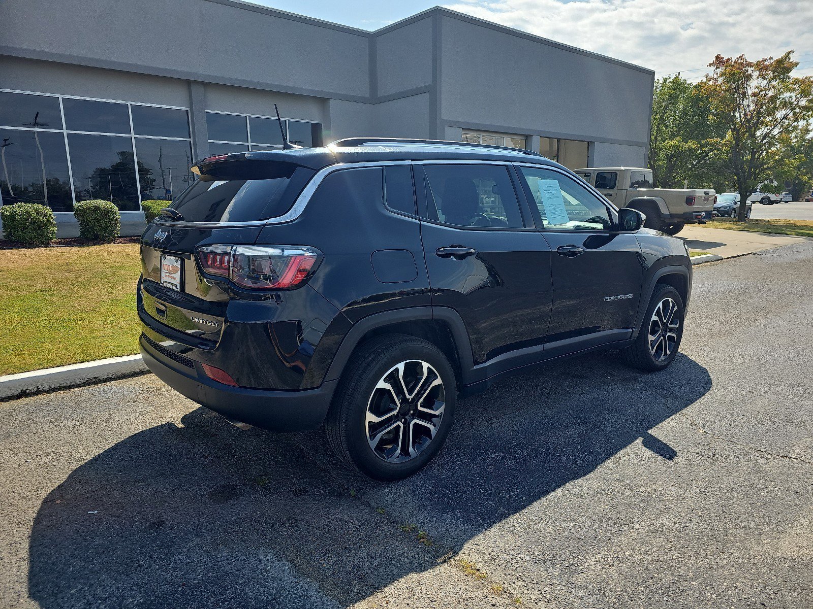 Used 2022 Jeep Compass Limited image 5