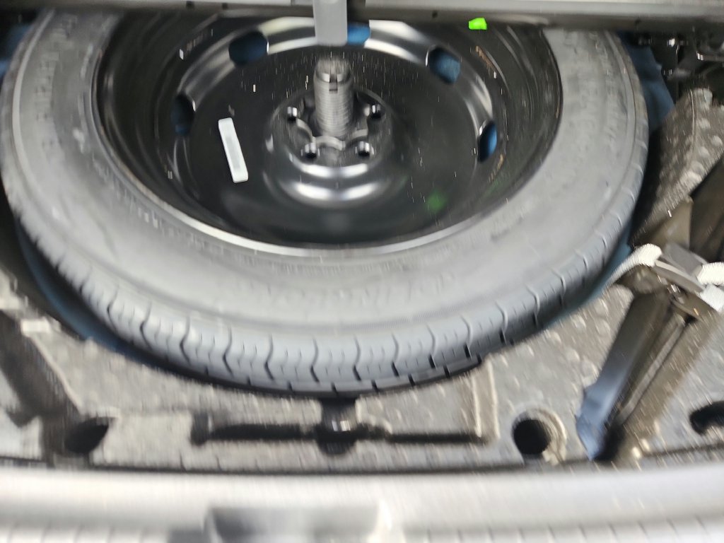 Certified 2023 Volkswagen Tiguan SE FWD image 30