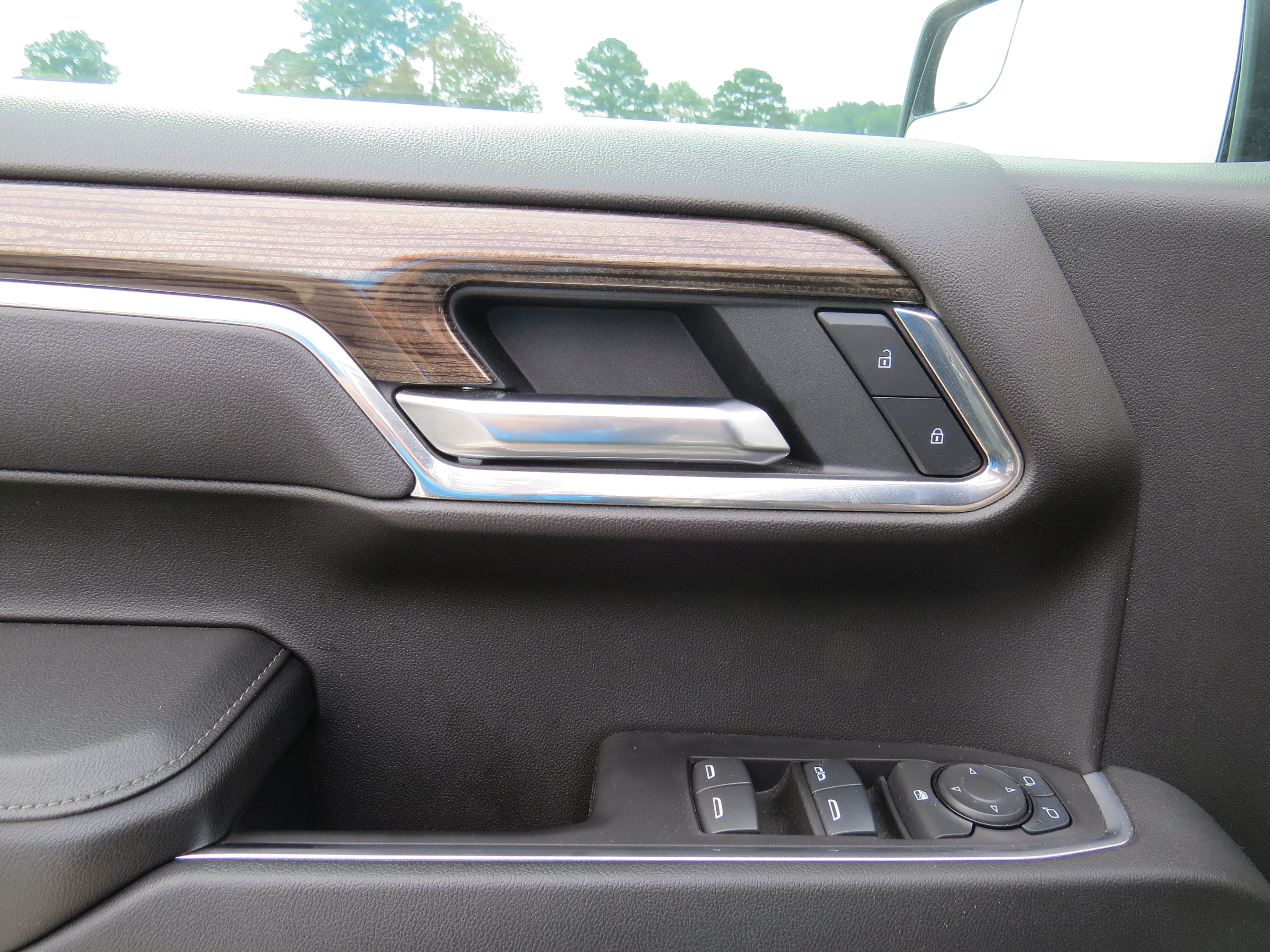 Used 2025 Chevrolet Silverado 1500 LT Trail Boss w/ Convenience Package II AWD/4WD image 33